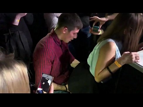 ❤️ Sess reali f'nightclub Russu. Tfajla Russa ta’ 18-il sena fl-anus u l-vaġina fucked f’nightclub ️❌ Sluts fil-porn mt.onlydesiporn.ru ❌